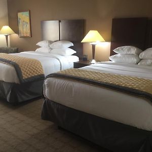 Club Queen Room